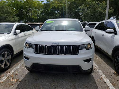 Bright White Clearcoat 2022 Jeep Grand Cherokee Laredo