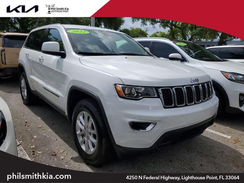 Bright White Clearcoat 2022 Jeep Grand Cherokee Laredo