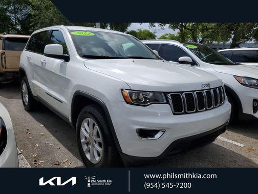 Bright White Clearcoat 2022 Jeep Grand Cherokee Laredo