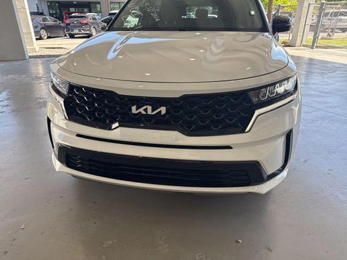 Glacial White Pearl 2023 Kia Sorento S