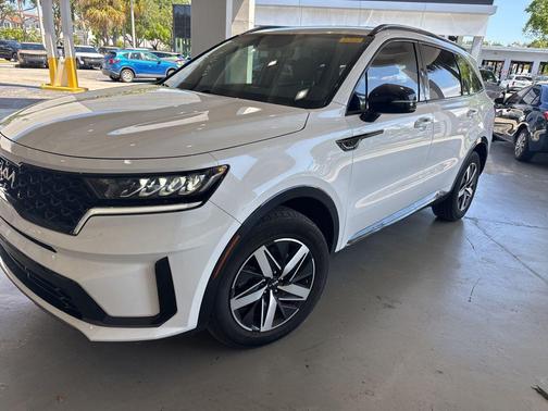 Glacial White Pearl 2023 Kia Sorento S