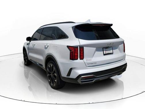 Glacial White Pearl 2023 Kia Sorento SX