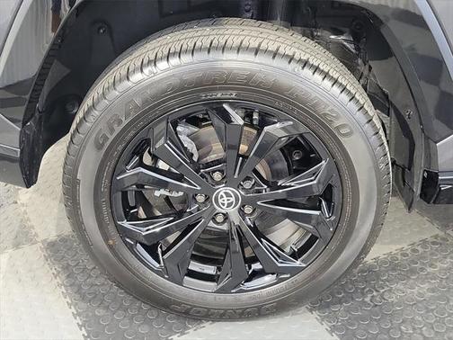 2024 Toyota RAV4 Hybrid SE