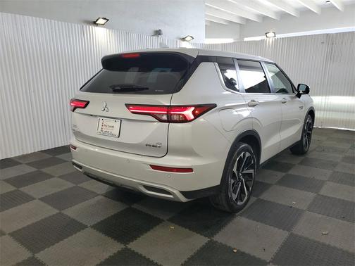 2023 Mitsubishi Outlander PHEV LE