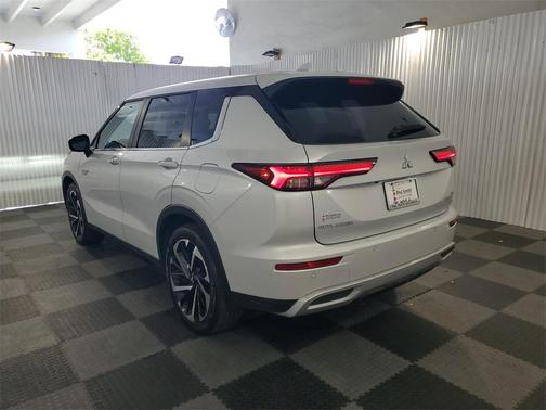 2023 Mitsubishi Outlander PHEV LE