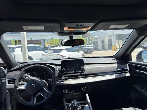 Silver Alloy 2022 Mitsubishi Outlander SE