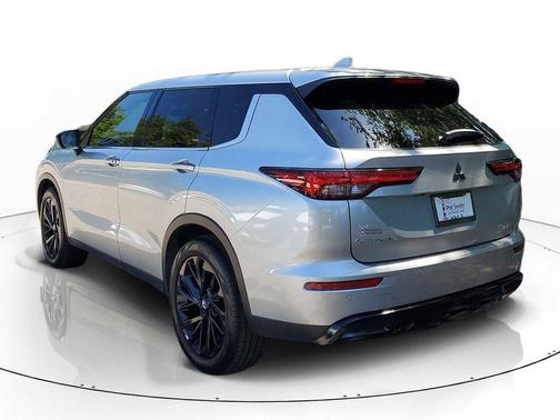 Silver Alloy 2022 Mitsubishi Outlander SE