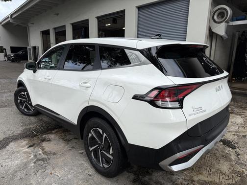 2023 Kia Sportage Hybrid LX