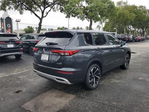 2025 Mitsubishi Outlander PHEV SE S-AWC
