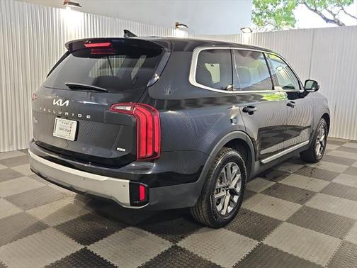 2024 Kia Telluride LX