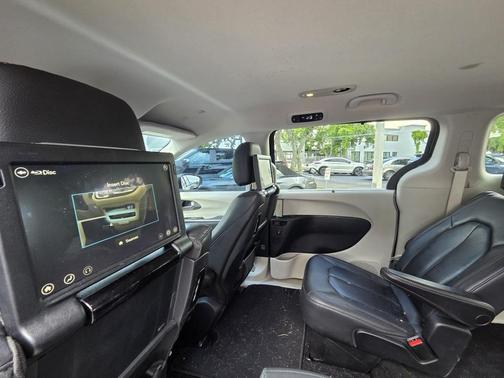 2020 Chrysler Pacifica Touring-L Plus