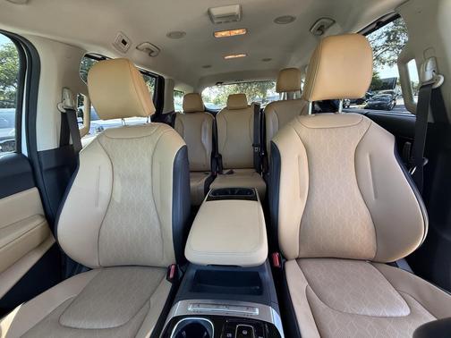 2024 Kia Carnival EX