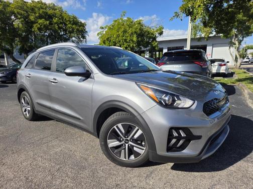 2022 Kia Niro LXS