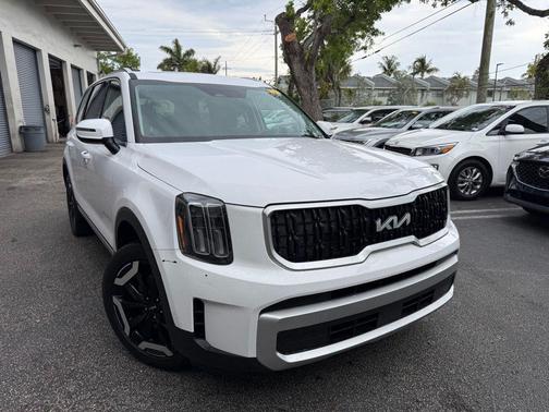 Glacial White Pearl 2024 Kia Telluride EX