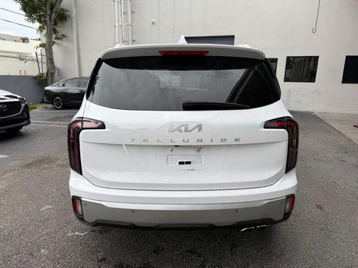 Glacial White Pearl 2024 Kia Telluride EX