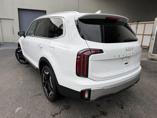 Glacial White Pearl 2024 Kia Telluride EX