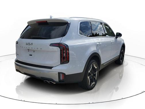 Glacial White Pearl 2024 Kia Telluride EX