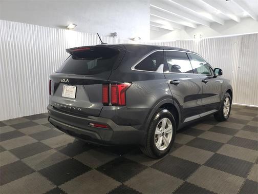 2022 Kia Sorento LX