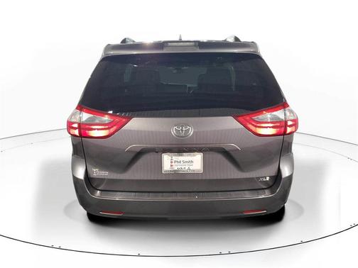 2020 Toyota Sienna XLE