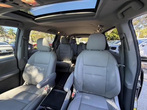 2020 Toyota Sienna XLE
