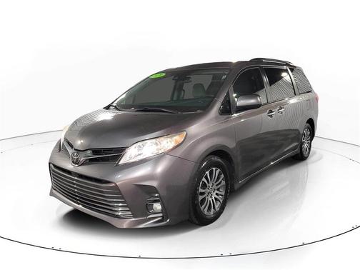 2020 Toyota Sienna XLE