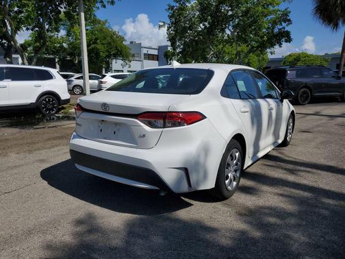Super White 2020 Toyota Corolla LE