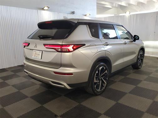 2023 Mitsubishi Outlander SE 2.5 2WD