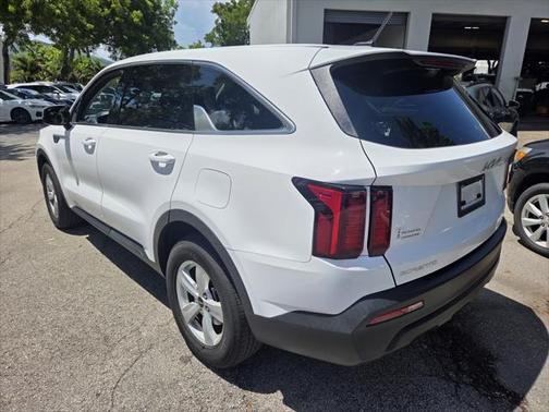 2023 Kia Sorento LX