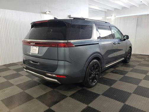 2024 Kia Carnival SX