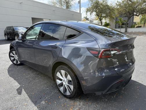 2023 Tesla Model Y Long Range Dual Motor All-Wheel Drive