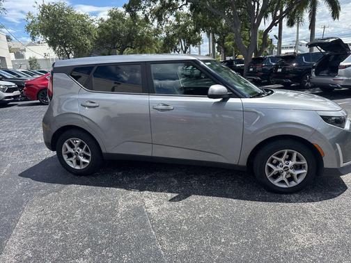 Steel Gray 2023 Kia Soul LX