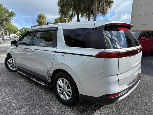 2023 Kia Carnival LX