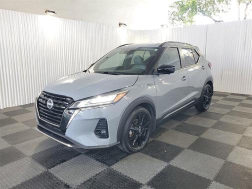 2023 Nissan Kicks SR