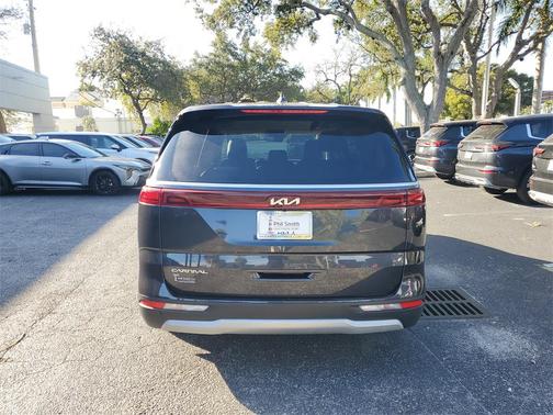2023 Kia Carnival LX