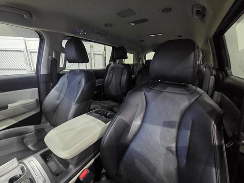 2023 Kia Carnival LX