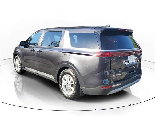 2023 Kia Carnival LX