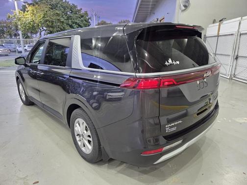 2023 Kia Carnival LX