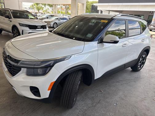 Snow White Pearl 2025 Kia Seltos S