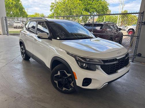 Snow White Pearl 2025 Kia Seltos S