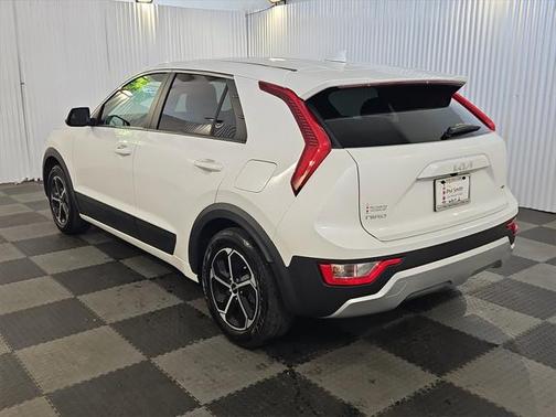 2023 Kia Niro LX
