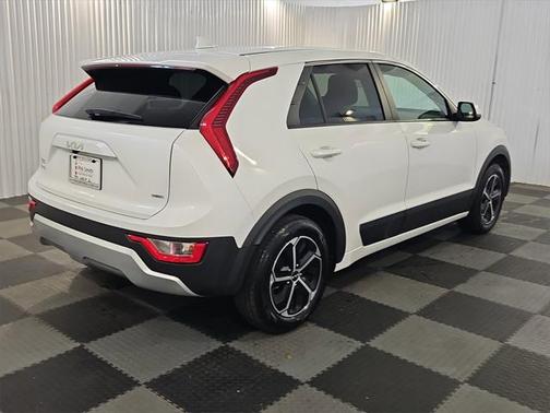 2023 Kia Niro LX