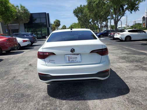 Pure White 2024 Volkswagen Jetta 1.5T Sport