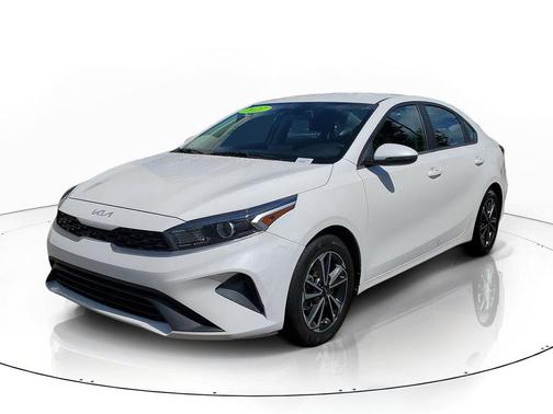 Snow White Pearl 2022 Kia Forte LXS