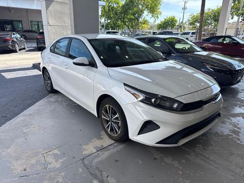 Snow White Pearl 2022 Kia Forte LXS