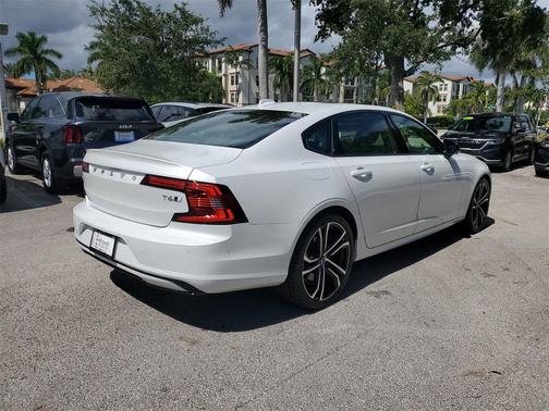 2021 Volvo S90 T6 R-Design