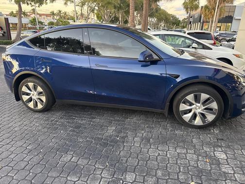 2023 Tesla Model Y Long Range Dual Motor All-Wheel Drive