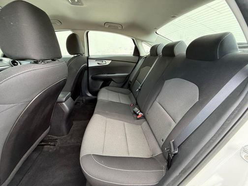 Snow White Pearl 2022 Kia Forte LXS