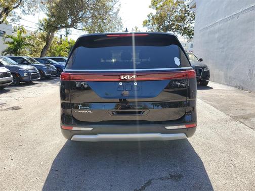 2023 Kia Carnival LX