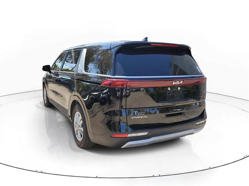 2023 Kia Carnival LX