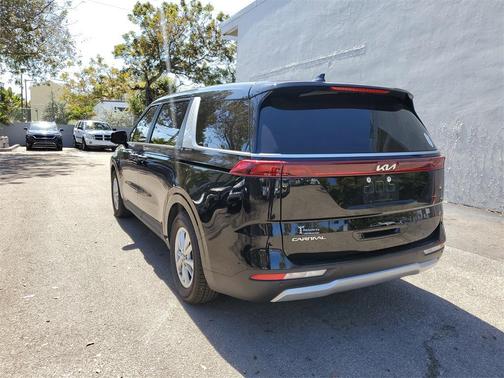 2023 Kia Carnival LX